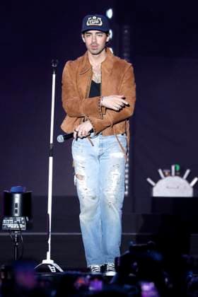 Joe Jonas von den Jonas Brothers beim AT&T Playoff Playlist Live vor der College Football Playoff National Championship 2023 im Banc of California Stadium. Los Angeles, 07.01.2023