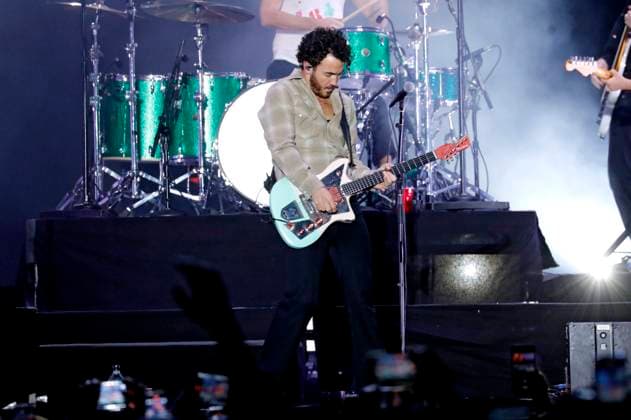Kevin Jonas von den Jonas Brothers beim AT&T Playoff Playlist Live vor der College Football Playoff National Championship 2023 im Banc of California Stadium. Los Angeles, 07.01.2023