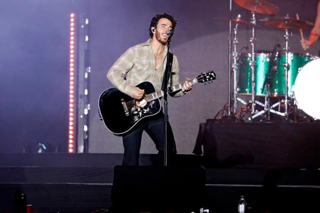 Kevin Jonas von den Jonas Brothers beim AT&T Playoff Playlist Live vor der College Football Playoff National Championship 2023 im Banc of California Stadium. Los Angeles, 07.01.2023