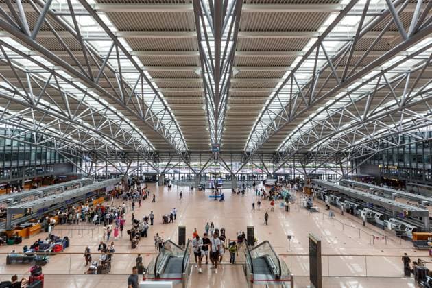 Terminal 1 des Flughafen Hamburg Airport in Deutschland Hamburg, Deutschland - 14. August 2022: Terminal 1 des Flughafen Hamburg Airport (HAM) in Deutschland. *** Terminal 1 of Hamburg Airport in Germany Hamburg, Germany 14 August 2022 Terminal 1 of Hamburg Airport HAM in Germany