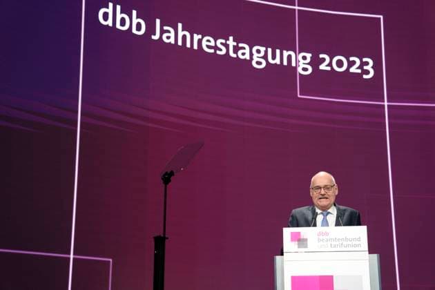 News Themen der Woche KW02 News Bilder des Tages DBB - Beamtenbund und Tarifunion Jahrestagung Aktuell, 09.01.2023, Koeln, Friedhelm Schaefer, Zweiter Vorsitzender dbb, bei der dbb Jahrestagung des beamtenbund und tarifunion im Congress Center der Koelnmesse Koeln Nordrhein-Westfalen Deutschland *** DBB Beamtenbund und Tarifunion Annual Conference Current, 09 01 2023, Cologne, Friedhelm Schaefer, Second Chairman dbb, at the dbb annual conference of the beamtenbund und tarifunion in the Congress Center of the Koelnmesse Cologne North Rhine Westphalia Germany