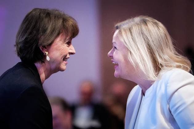 News Themen der Woche KW02 News Bilder des Tages dbb Jahrestagung 2023 Aktuell, 09.01.2023, Koeln, Henriette Reker Oberbuergermeisterin von Koeln mit Bundesinnenministerin Nancy Faeser bei der dbb Jahrestagung des beamtenbund und tarifunion zum Thema Deutschland im Krisenmodus: Comeback des starken Staates? in der Messe in Koeln Koeln Nordrhein-Westfalen Deutschland *** dbb annual conference 2023 News, 09 01 2023, Cologne, Henriette Reker Mayor of Cologne with Federal Minister of the Interior Nancy Faeser at the dbb annual conference of the beamtenbund und tarifunion on the subject of Germany in crisis mode comeback of the strong state in the fair in Cologne Cologne North Rhine-Westphalia Germany