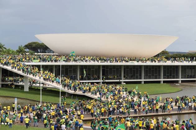 Brasilien, Anhänger des Ex-Präsidenten Jair Bolsonaro stürmen mehrere Regierungsgebäude in Brasilia BRASÍLIA, DF - 08.01.2023: TERRORISMO ANTIDEMOCRÁTICO EM BRASÍLIA - This Sunday (8) Bolsonarista terrorists generate chaos in Brasilia in a coup attempt with the invasion of the STF, National Congress and Palacio do Planalto. x2317509x  EduardoxFxSxLima