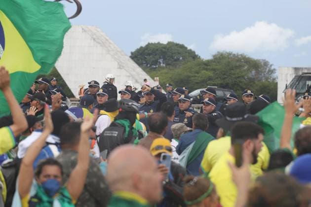 Brasilien, Anhänger des Ex-Präsidenten Jair Bolsonaro stürmen mehrere Regierungsgebäude in Brasilia BRASÍLIA, DF - 08.01.2023: TERRORISMO ANTIDEMOCRÁTICO EM BRASÍLIA - This Sunday (8) Bolsonarista terrorists generate chaos in Brasilia in a coup attempt with the invasion of the STF, National Congress and Palacio do Planalto. x2317536x  EduardoxFxSxLima