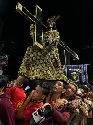 January 9, 2023, Manila, Philippines: Filipino devotees in a procession without shoes participate in Walk of Faith as they carry a replica of the statue of Black Nazarene to a church in downtown Manila, as part of the celebrations of the religious festival Black Nazarene. With Manila City suspending classes and government work on Jan.9, messes and processions are held and other protocols of the festival are observed. The veneration of the Black Nazarene is deeply rooted among Filipinos. Manila Philippines - ZUMAs313 20230109_zip_s313_001 Copyright: xDanielxCengxShou-Yix