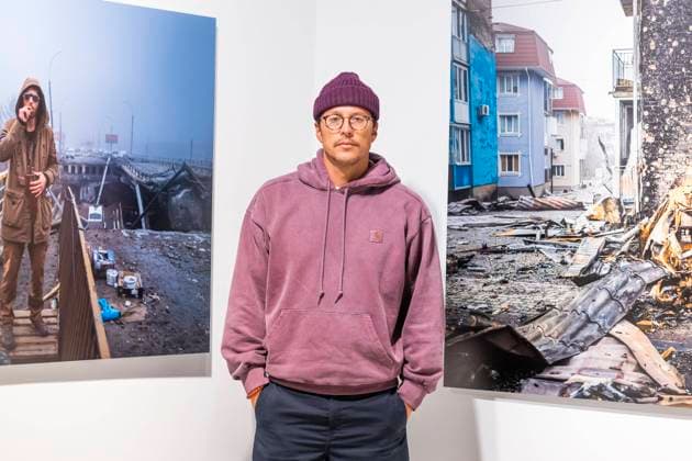 Bilder des Jahres 2023, Entertainment 01 Januar Entertainment Themen der Woche KW02 Entertainment Bilder des Tages Cary Fukunaga, American director, screenwriter and cinematographer, presents his exhibition of photographs from Ukraine whose sales benefit World Central Kitchen.. January 9, 2023. (2023010923)