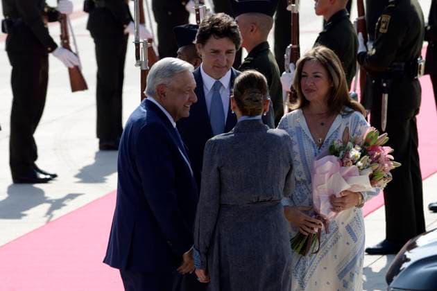 Prime Minister of Canada arrives in Mexico January 9, 2023, Estado de Mexico, Mexico: Mexican President Andres Manuel Lopez Obrador and his wife Beatriz Gutierrez at the welcoming ceremony for Canadian Prime Minister Justin Trudeau accompanied by his wife Sophie Gregoire Trudeau, at the International Airport Felipe Angeles in the municipality of Zumpango in the State of Mexico. on January 9, 2023 in the State of Mexico, Mexico. (Photo by Luis Barron Eyepix Group). Copyright: xLuisxBarronx xEyepixxGroupx LB20230109_AMLO_TRUDEAU_AIFA10