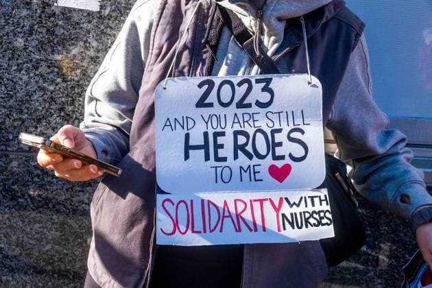 January 9, 2023, New York, New York, us: More than 7,000 nurses went on strike against 2 NYC hospitals. Hundreds demonstrated outside Mt. Sinai Hospital on the Upper East Side on Fifth Avenue. The nurses are demanding increased staffing, better wages and an end to benefit cuts. The nurses main complaint is they are severly short staffed putting patients at risk. New York us - ZUMAh156 20230109_znp_h156_010 Copyright: xMiloxHessx
