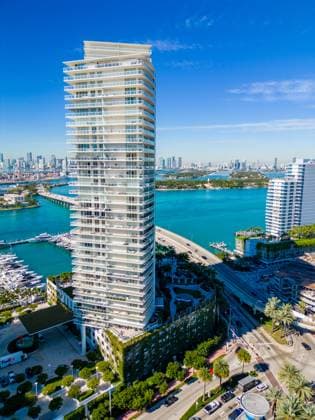 Creative Highlights World Aerial photo Icon Condominium South Beach waterfront Miami Beach, FL, USA - January 10, 2023: Aerial photo Icon Condominium South Beach waterfront Copyright: xFelixxMizioznikovx DJI_0014-209