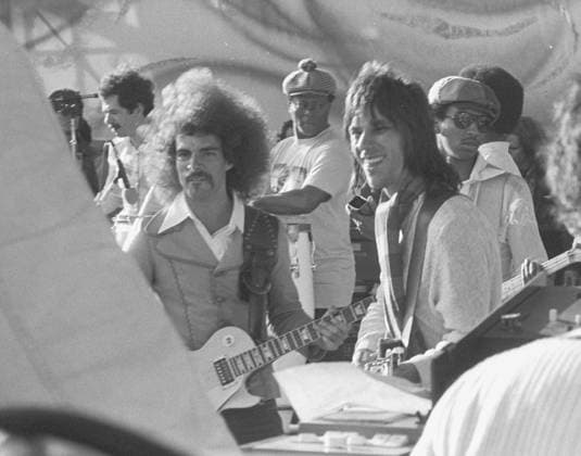 **FILE PHOTO** Jeff Beck Has Passed Away at 78. OAKLAND, CA - JUNE 5: Neal Schon, Jeff Beck and Carlos Santana at Day On The Green 1976 at the Oakland Alameda County Coliseum in Oakland, California on June 5, 1976. Copyright: xPatxJohnsonx