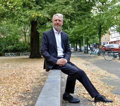 Staatssekretär Scheel soll Berliner Bausenator werden *** NUR FÜR REDAKTIONELLE ZWECKE *** EDITORIAL USE ONLY ***<p>Staatssekretär Sebastian Scheel (Die Linke) nimmt sich am 18. August 2020 in Berlin vor Beginn eines Pressegesprächs Zeit für die Fotografen. Scheel soll Nachfolger der zurückgetretenen Stadtentwicklungssenatorin Katrin Lompscher werden Deutschland Berlin Berlin Copyright: JoergxKrauthoefer *** State Secretary Scheel shall Berlin Bausenator become *** ONLY FOR EDITORIAL PURPOSE *** EDITORIAL USE ONLY *** P State Secretary Sebastian Scheel the Left takes itself on 18 August 2020 in Berlin before Start one Press briefing Time for the Photographers Scheel shall Successor the resigned Stadtentwicklungssenatorin Katrin Lompsc Copyright: JoergxKrauthoefer doc7bxu5sepaipp8oztlnc EDITORIAL USE ONLY