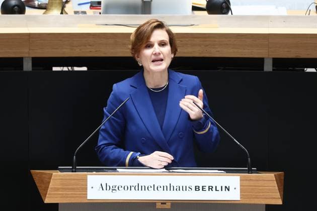 News Themen der Woche KW02 Sozialsenatorin Katja Kipping (Linke) im Abgeordnetenhaus in Berlin am 12. Januar 2023. Plenarsitzung im Abgeornetenhaus Berlin *** Social Senator Katja Kipping Left in the House of Representatives in Berlin on 12 January 2023 plenary session in the Abgeornetenhaus Berlin