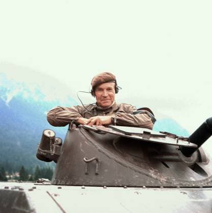 Wolfgang Preiss Wolfgang Preiss, deutscher Schauspieler und Synchronsprecher, bei den Gebirgsjägern der Bundeswehr, Deutschland um 1968., Deutschland , Deutschland Copyright: FredxLindinger Nur redaktionelle Nutzung. Editorial usage only. LIN_7601001697 UnitedArchives EDITORIAL USE ONLY