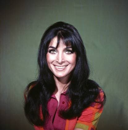 Dunja Rajter Dunja Rajter, deutsche Sängerin und Schauspielerin, in einem Porträtfotoshooting, Deutschland um 1971., Deutschland , Deutschland Copyright: FredxLindinger Nur redaktionelle Nutzung. Editorial usage only. LIN_7601001876 UnitedArchives EDITORIAL USE ONLY