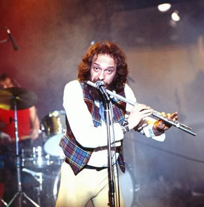 Rockpop Rockpop, Konzert- und Live-Musik-Sendereihe, Deutschland 1977 - 1982, Sendung vom 3. Juni 1978, live on stage: Ian Anderson von der britischen Rock Band Jethro Tull mit seiner Querflöte, Deutschland , Deutschland Copyright: FredxLindinger Nur redaktionelle Nutzung. Editorial usage only. LIN_7601001955 UnitedArchives EDITORIAL USE ONLY