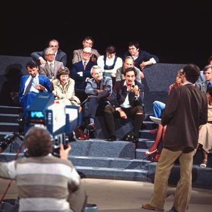 Spielraum Spielraum, Diskussions-Sendereihe, Deutschland 1978 - 1985, Folge Umwelt - was geht mich das an? vom Mai 1981, Moderator Gero von Böhm (?, rechts) vor Publikum, Deutschland , Deutschland Copyright: FredxLindinger Nur redaktionelle Nutzung. Editorial usage only. LIN_7601002040 UnitedArchives EDITORIAL USE ONLY