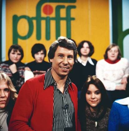 Pfiff Pfiff, Sportsendung für Kinder, Deutschland 1977 - 1994, Sendung von 1981, mit dabei: Moderator Karl Senne, Deutschland , Deutschland Copyright: FredxLindinger Nur redaktionelle Nutzung. Editorial usage only. LIN_7602000539 UnitedArchives EDITORIAL USE ONLY