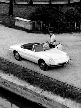 RECORD DATE NOT STATED Alfa Romeo giulietta spider. 1970 01 02 1970 972_45_W302916