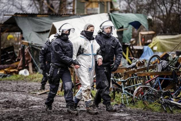 News Themen der Woche KW02 News Bilder des Tages Räumung in Lützerath *** NUR FÜR REDAKTIONELLE ZWECKE *** EDITORIAL USE ONLY ***<p>Räumung des Camps in Lützerath am Donnerstag 12. Januar 2023 in Lützerath (NRW). Das Dorf wird von der Polizei geräumt. Deutschland Lützerath Lützerath Copyright: AndrÃ xHirtz *** Eviction in Lützerath FOR EDITORIAL PURPOSES ONLY EDITORIAL USE ONLY p Eviction of the camp in Lützerath on Thursday 12 January 2023 in Lützerath NRW The village is cleared by police Germany Lützerath Lützerath Copyright AndrÃ xHirtz Copyright: AndrÃ xHirtz doc7ogjecy10mp1e9k2786x ,EDITORIAL USE ONLY