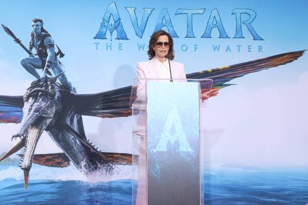 Bilder des Jahres 2023, Entertainment 01 Januar Entertainment Themen der Woche KW02 Entertainment Bilder des Tages HOLLYWOOD, CA - JANUARY 12: Sigourney Weaver at the James Cameron and Jon Landau Hand and Footprint Ceremony celebrating Avatar: The Way Of Water at the TCL Chinese Theater in Hollywood, California on January 12, 2023. Copyright: xFayexSadoux