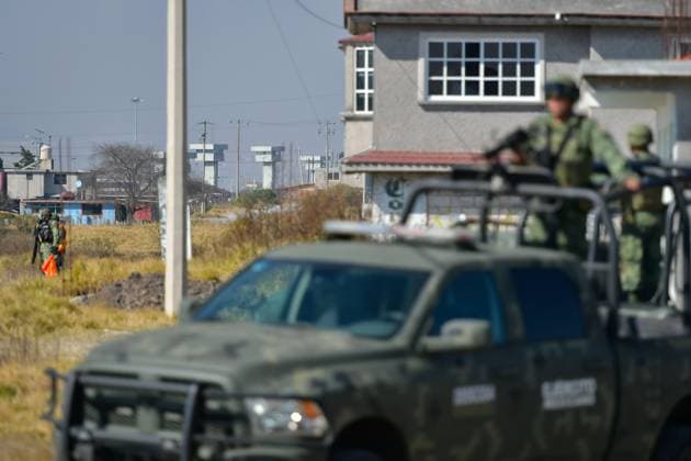 Mexiko, Sicherheitskräfte in der Umgebung des Hochsicherheitsgefängnisses Altiplano January 12 in Almoloya de JuoÂ¡rez, Mexico : Elements of the Mexican Army accompanied by the National Guard maintain patrols and checkpoints on the perimeter of the Federal Center for Social Readaptation 1 El Altiplano a week after the admission of Ovidio GuzmoÂ¡n alias El RatoÂ³n , son of JoaquoÂ­n GuzmoÂ¡n Loera alias El Chapo . on January 12 in Almoloya de JuoÂ¡rez, Mo xico. Almoloya de Juarez Mexico - ZUMAe321 20230112_zia_e321_035 Copyright: xArturoxHernandezx