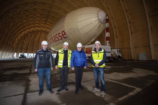 News Themen der Woche KW02 News Bilder des Tages Neue Luftschiffhalle WDL *** NUR FÜR REDAKTIONELLE ZWECKE *** EDITORIAL USE ONLY ***<p>Benjamin Gronau, Lars Römling, Frank Peylo und Daniel Dreier in der neuen Luftschiffhalle von WDL am Freitag, 13. Januar 2023 im Flughafen Essen-Mülheim. Deutschland NRW Essen Copyright: SocratesxTassos *** New airship hangar WDL FOR EDITORIAL PURPOSES ONLY EDITORIAL USE ONLY p Benjamin Gronau, Lars Römling, Frank Peylo and Daniel Dreier in WDLs new airship hangar on Friday, January 13, 2023 at Essen Airport Mülheim Germany NRW Essen Copyright SocratesxTassos Copyright: SocratesxTassos doc7oh0ohugadsciwzwg43 ,EDITORIAL USE ONLY