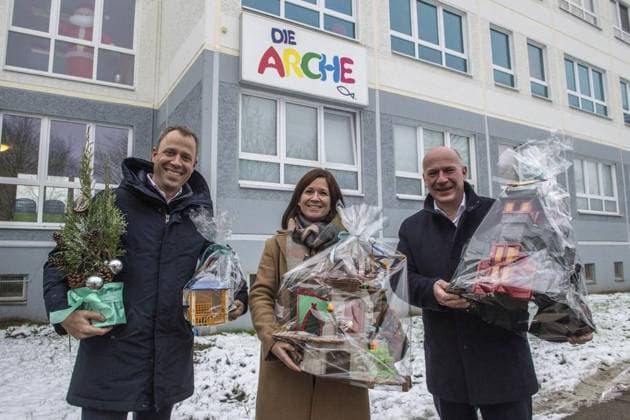 Arche, Czaja, Wegner *** NUR FÜR REDAKTIONELLE ZWECKE *** EDITORIAL USE ONLY ***<p>Am 10. Dezember 2021 sind vl. Mario Czaja, Katharina Günther-Wünsch und Kai Wegner von der Berliner CDU in der Arche zu Besuch. Deutschland Berlin Berlin Copyright: SergejxGlanze *** Ark, czaja, Wegner *** ONLY FOR EDITORIAL PURPOSE *** EDITORIAL USE ONLY *** P on 10 December 2021 are Vl Mario czaja, Catherine Günther Wünsch and Kai Wegner from the Berlin CDU in the Arche to Visit Germany Berlin Berlin Copyright SergejxShine Copyright: SergejxGlanze doc7is2v86l0tj1f4lyfgo EDITORIAL USE ONLY
