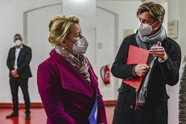 Berlins Regierende Bürgermeisterin Franziska Giffey und Finanzsenator Daniel Wesener besuchen Gesundheitsamt Neukölln *** NUR FÜR REDAKTIONELLE ZWECKE *** EDITORIAL USE ONLY ***<p>Berlins Regierende Bürgermeisterin Franziska Giffey (SPD) und Finanzsenator Daniel Wesener (Bündnis 90 Die Grünen) besuchen Gesundheitsamt Neukölln, fotografiert am 14. Januar 2022 in Berlin Deutschland Berlin Berlin Copyright: MaurizioxGambarini *** Berlin Governors Mayor Franziska Giffey and Senator for Finance Daniel Wesener visit Health Department Neukölln *** ONLY FOR EDITORIAL PURPOSE *** EDITORIAL USE ONLY *** P Berlin Governors Mayor Franziska Giffey SPD and Senator for Finance Daniel Wesener Alliance 90 the Greens visit Health Department neukoelln Copyright: MaurizioxGambarini doc7ja2hdri6ihw8ejqk0p EDITORIAL USE ONLY