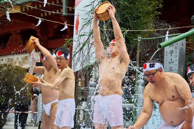 News Themen der Woche KW02 News Bilder des Tages Participants purify themselves by cold water during the the cold-endurance ceremony Kanchu-Misogi at Kanda Myojin Shrine in Tokyo, Japan, on Saturday, January 14, 2023.  TKP2023011409 KEIZOxMORI