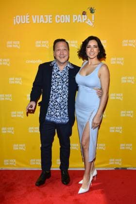Entertainment Bilder des Tages Daddy Daughter Trip Mexico City Film Premiere January 14, 2023, Mexico City, Mexico: American actor Rob Schneider and his wife Patricia Azarcoya Schneider attend at Daddy Daughter Trip film premiere at Cinepolis Mitikah. on January 14, 2023 in Mexico City, Mexico. (Photo by Carlos Tischler Eyepix Group) Copyright: xCarlosxTischler xEyepixxGroupx CT_14012023_86222