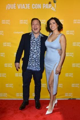 Daddy Daughter Trip Mexico City Film Premiere January 14, 2023, Mexico City, Mexico: American actor Rob Schneider and his wife Patricia Azarcoya Schneider attend at Daddy Daughter Trip film premiere at Cinepolis Mitikah. on January 14, 2023 in Mexico City, Mexico. (Photo by Carlos Tischler Eyepix Group) Copyright: xCarlosxTischler xEyepixxGroupx CT_14012023_86224