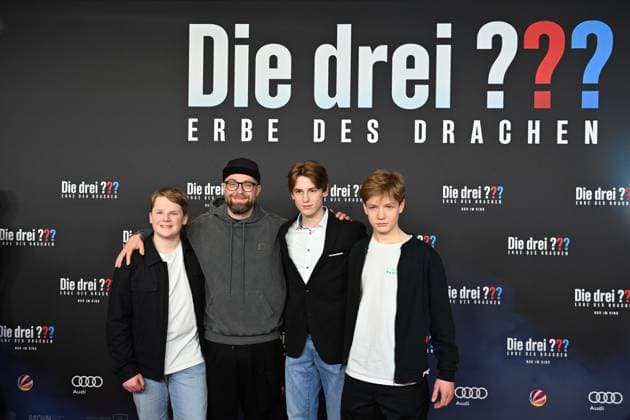 Entertainment Themen der Woche KW02 Entertainment Bilder des Tages v.lI:Julius WECKAUF (Schauspieler),Mark FORSTER (Musiker),Nevio WENDT (Schauspieler), Levi BRANDL (Schauspieler), Roter Teppich,Red Carpert Weltpremiere von DIE DREI ??? Ð ERBE DES DRACHEN am 15.01.2023 im Mathaeser Kino in Muenchen. *** v lI Julius WECKAUF actor ,Mark FORSTER musician ,Nevio WENDT actor , Levi BRANDL actor , Red Carpert world premiere of THE THREE Ð HEIR OF THE DRAGON on 15 01 2023 in Mathaeser cinema in Munich