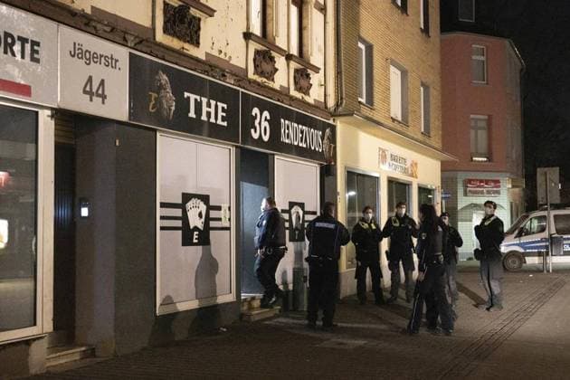Polizei Razzia in Duisburg. *** NUR FÜR REDAKTIONELLE ZWECKE *** EDITORIAL USE ONLY ***<p>Polizei Razzia in Duisburg Hamborn am Samstag, 12. März 2022. Sie richtet sich gegen Straftäter aus dem Clan Milieu die dadurch abgeschreckt und eingeschüchtert werden sollen. Die Metropolregion Ruhrgebiet gilt als Hochburg der türkisch - arabischen Familienclans. Die nordrhein-westfälische Landesregierung geht seit einigen Jahren mit einer sogenannten Null-Toleranz-Strategie gegen Clan-Kriminalität vor. Duisburg Copyright: STEFANxAREND *** Police Raid in Duisburg *** ONLY FOR EDITORIAL PURPOSE *** EDITORIAL USE ONLY *** P Police Raid in Duisburg Hamborn on Saturday, 12 March 2022 you judges itself against Offenders from the Clan Milieu the Copyright: STEFANxAREND doc7k3hg0di9k177t59gyy EDITORIAL USE ONLY