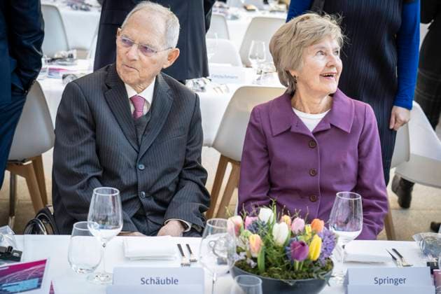 Festakt Wolfgang Schäuble 50 Jahre im Deutschen Bundestag - Wolfgang Schäuble, Bundestagsabgeordneter, mit Friede Springer, Verlegerin;Festakt Wolfgang Schäuble 50 Jahre im Deutschen Bundestag - Wolfgang Schäuble, Bundestagsabgeordneter, mit Friede Springer, Verlegerin, Berlin Berlin Deutschland Jüdisches Museum *** Ceremony Wolfgang Schäuble 50 years in the German Bundestag Wolfgang Schäuble, Member of the Bundestag, with Friede Springer, Publisher Ceremony Wolfgang Schäuble 50 years in the German Bundestag Wolfgang Schäuble, Member of the Bundestag, with Friede Springer, Publisher, Berlin Berlin Germany Jewish Museum