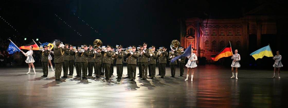 Leipzig, Deutschland 15. Januar 2023: Musikparade - Leipzig - 2023 Europas größte Tournee der Militär- und Blasmusik macht Station in Leipzig. Im Bild: Militärorchester der staatlichen Spezialeinheit des Verteidigungsministeriums aus Tschernihiw (Ukraine) Quarterback IImmobilien Arena Sachsen Copyright: xFotostandx xBallaschx