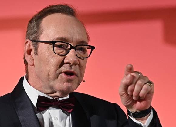 Kevin Spacey erhält den Stella della Mole Award in Turin January 16, 2023, TURIN, Italia: American actor Kevin Spacey receives Turin Cinema Museum s Stella della Mole Award, in Turin, Italy, 16 January 2023. Kevin Spacey, engulfed by the MeToo wave with one case won but others ongoing on gay molestation charges, told ANSA in Turin that he lived each day as it came and had not hidden away in a cave. I live my life each day, I go to the restaurant, I meet people, I drive, I play tennis, I ve always met generous, genuine and compassionate people, said the 63-year-old American Beauty Oscar winner. ANSA ALESSANDRO DI MARCO TURIN Italia - ZUMAa110 20230116_zaf_a110_036 Copyright: xAlessandroxDixMarcox
