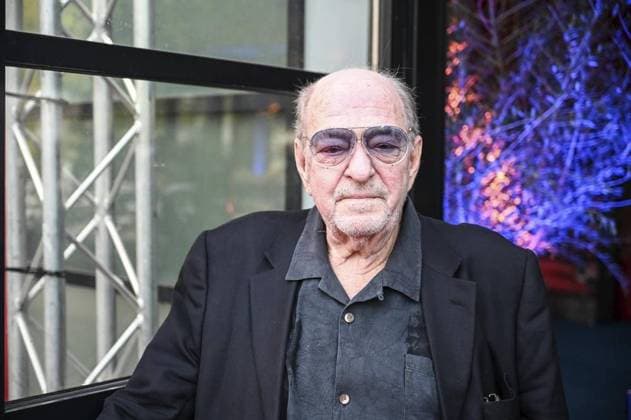 Roter Teppich bei Musicalpremiere *** NUR FÜR REDAKTIONELLE ZWECKE *** EDITORIAL USE ONLY ***<p>Produzent Ralph Siegel beim Empfang am roten Teppich vor der Premiere seines Musicals N bisschen Frieden im Theater am Marientor, am Donnerstag den 20.10.2022 in Duisburg. Deutschland Nordrhein-Westfalen Duisburg Copyright: LarsxFröhlich *** Red Carpet at Musical premiere *** ONLY FOR EDITORIAL PURPOSE *** EDITORIAL USE ONLY *** P Producer Ralph Seal at Reception on Red Carpet before the Premiere his Musicals n little Peace at Theatre on Marientor, on Thursday the 20 10 2022 in Duisburg Germany North Rhine Westphalia Duisburg Copyright Larsx Happy Copyright: LarsxFröhlich doc7n9gxue13wyr2qol14s EDITORIAL USE ONLY