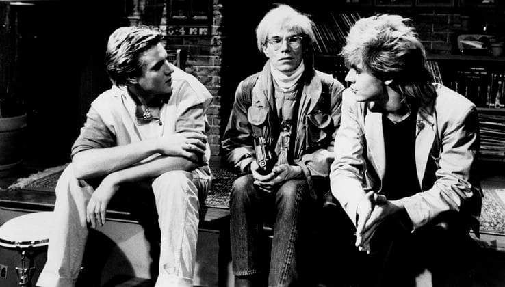 1985, New York, New York, USA: Guest VJ s SIMON LEBON and NICK RHODES of DURAN DURAN with ANDY WARHOL on MUSIC TELEVISION in 1983. Andy Warhol s Fifteen Minutes is an American talk show hosted by artist Andy Warhol, that aired on from 1985 to 1987. 2 One of the network s earliest series, it featured interviews with then up-and-coming musicians. New York USA - ZUMA 19850101_gaf_g49_7444 Copyright: xMTVx