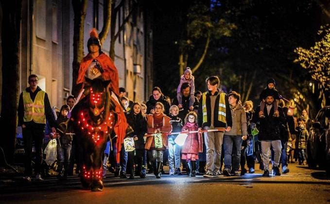 St. Martinsumzug der katholischen Gemeinde Herz Mariä in Altenessen an der Heßlerstraße. *** NUR FÜR REDAKTIONELLE ZWECKE *** EDITORIAL USE ONLY ***<p>Sankt Martinsumzug der katholischen Gemeinde Herz Mariä in Altenessen an der Heßlerstraße. am Samstag, den 05. November 2022. Deutschland NRW Essen Copyright: KerstinxKokoska *** St Martin s move the Catholic Community Heart Mary in Old people s food to the Hesslerstrasse *** ONLY FOR EDITORIAL PURPOSE *** EDITORIAL USE ONLY *** P Sankt Martin s move the Catholic Community Heart Mary in Old people s food to the Hesslerstrasse on Saturday, the 05 November 2022 Germany NRW Food Copyright KerstinxKokoska Copyright: KerstinxKokoska doc7nhowbgynh2aiz27osk EDITORIAL USE ONLY