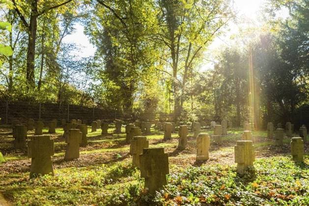 Gedenkfeier am Volkstrauertag *** NUR FÜR REDAKTIONELLE ZWECKE *** EDITORIAL USE ONLY ***<p>Am 13.11.2022 fand auf dem Soldatenfriedhof am Niersenberg eine Gedenkfeier statt. Hier einige Impressionen vom Friedhof. Fotos: Funke Foto Services Rainer Hoheisel< p> Religion, Glauben Deutschland NRW Kamp-Lintfort Copyright: RainerxHoheisel *** Commemoration on Memorial Day *** ONLY FOR EDITORIAL PURPOSE *** EDITORIAL USE ONLY *** P on 13 11 2022 found at the War Cemetery on Niersenberg a Commemoration instead of here some Impressions from Cemetery Photos Funke Photo Services Rainer Hoheisel P Religion, Faith Germany NRW Kamp Lintfort Copyright RainerxHoheisel Copyright: RainerxHoheisel doc7nlnrf2uvwo6g5gejj EDITORIAL USE ONLY