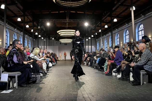 Bilder des Jahres 2023, Entertainment 01 Januar Entertainment Themen der Woche KW03 Entertainment Bilder des Tages Model bei der Marcel Ostertag Fashion Show auf der Berlin Fashion Week Autumn Winter 2023 in den Bolle Festsälen. Berlin, 17.01.2023 *** Model at the Marcel Ostertag Fashion Show at the Berlin Fashion Week Autumn Winter 2023 at the Bolle Festsälen Berlin, 17 01 2023 Foto:xF.xKernx xFuturexImage