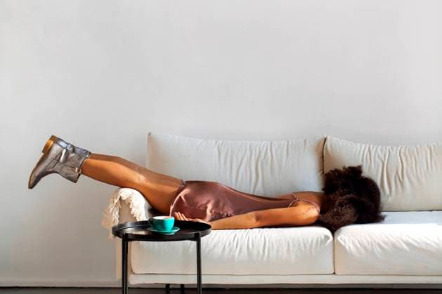 Creative Highlights Symbolbilder Full length of tired sleepy african american girl lying face down on sofa near table with coffee cup Full length of african girl lying face down on sofa near table with coffee cup, feeling tired after sleepless night or party. Exhausted sleepy black woman in dress and boots sleeping on couch at home Copyright: xZoonar.com DashaxPetrenkox 18226664 ,model released, Symbolfoto ,property released
