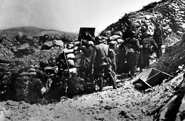 RECORD DATE NOT STATED Soldiers in the trenches on sabotino, Italy 1915-18 01 02 1915 972_33_W391770