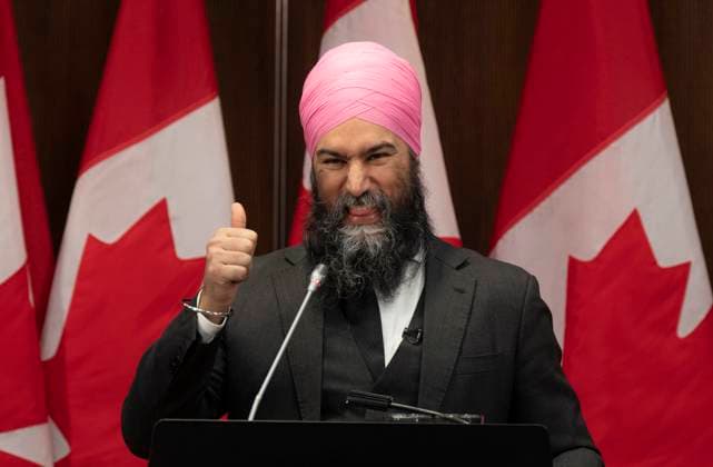 January 18, 2023, Ottawa, ON, Canada: New Democratic Party leader Jagmeet Singh gives a thumbs up to an audience member as he is applauded at the start of a speech at a three day caucus retreat, in Ottawa on Wednesday, January 18, 2023. Ottawa Canada  - ZUMAc35_ 20230118_zaf_c35_004 Copyright: xAdrianxWyldx