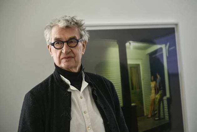Bilder des Jahres 2023, Entertainment 01 Januar Entertainment Themen der Woche KW03 Entertainment Bilder des Tages Ausstellung Two Or Three Things i know about Edward Hopper in Dahlem *** NUR FÜR REDAKTIONELLE ZWECKE *** EDITORIAL USE ONLY ***<p>Filmregisseur Wim Wenders steht am 19. Januar 2023 in der Ausstellung Two Or Three Things i know about Edward Hopper in der Galerie Bastian in Berlin Dahlem. Die 3D-Film-Installation Two Or Three Things i know about Edward Hopper von Wim Wenders, die im Rahmen der Ausstellung zu sehen ist, ist eine Hommage an den berühmten Maler des Amerikanischen Realismus. Edward Hoppers in kühler Farbgebung gehaltene realistische Bilder weisen auf die Einsamkeit des modernen Menschen und Leere des modernen Lebens hin. Hopper gilt auch als Chronist der US-amerikanischen Zivilisation. Jörg Krauthöfer Funke Foto Se Copyright: JörgxKrauthöfer doc7ok4ok2hekwxc2nv11a ,EDITORIAL USE ONLY