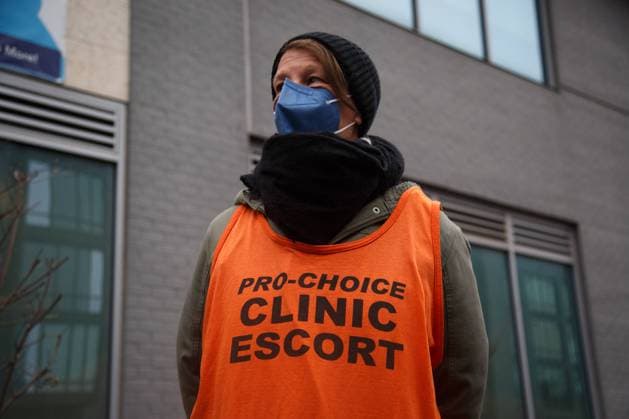 Protest Outside Of D.C. Planned Parenthood A clinic escort stands near a building entrance during a protest against abortion led by Priests For Life outside of the Carol Whitehall Moses Center Planned Parenthood office in Washington, D.C. on January 19, 2023. Washington, D.C. United States  Copyright: xBryanxOlinxDozierx originalFilename: dozier-protesto230119_npQUX.jpg