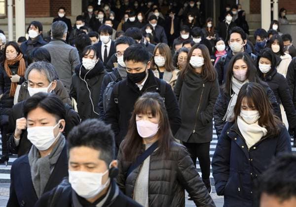Scene of Tokyo People wearing face masks walk in front of JR Tokyo Station in the Japanese capital during the morning commuting hours of Jan. 20, 2023, amid the spread of coronavirus infections.  A14AA0001386456P