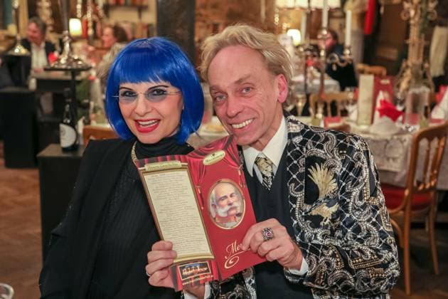 RECORD DATE NOT STATED 19.01.2023, Marchfelderhof Deutsch-Wagram, Künstler-Neujahrsempfang 2022, Auszeichnung Lebenswerk Bühne an Gerhard ERNST! im Bild: Domino Blue, Volker Grohskopf, Künstler-Neujahrsempfang 2022