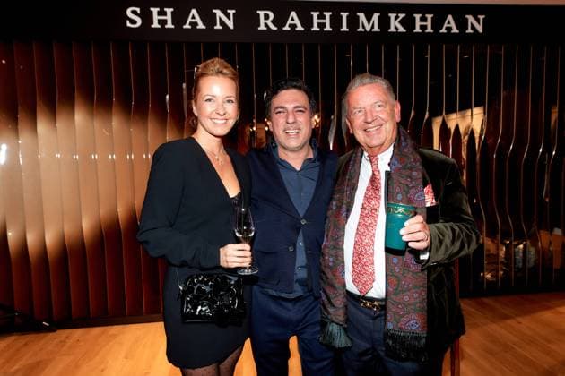 Bilder des Jahres 2023, Entertainment 01 Januar Entertainment Themen der Woche KW03 Grand Opening von Shan Rahimkhan im KaDeWe Jörg Woltmann mit Tochter Sandra-Sophie Trauboth und Shan Rahimkhan beim Grand Opening von Shan Rahimkhan im KaDeWe in Berlin. *** Grand Opening of Shan Rahimkhan at KaDeWe Jörg Woltmann with daughter Sandra Sophie Trauboth and Shan Rahimkhan at the Grand Opening of Shan Rahimkhan at KaDeWe in Berlin Copyright: xEventpressxGolejewskix