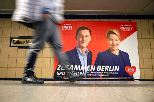 Wahlplakate von Franziska Giffey und Martin Hikel in Berlin am 18. Januar 2023. Wahlwerbung zur Wiederholungswahl in Berlin *** Election posters of Franziska Giffey and Martin Hikel in Berlin on 18 January 2023 election advertising for the repeat election in Berlin